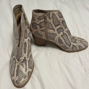 Diba True snakeskin booties women’s size 9.5